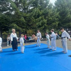 Дворец детского творчества превратился в большую праздничную площадку, где дети и взрослые учились, играли и наслаждались концертом #2