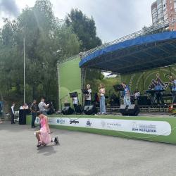 Дворец детского творчества превратился в большую праздничную площадку, где дети и взрослые учились, играли и наслаждались концертом #4