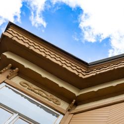 В настоящий момент подрядные организации работают на объектах по адресам: Океанский проспект, 13 и Светланская, 61. А оценить качество выполненных работ можно на примере обновленного фасада зданий по Светланской, 39 и 39в #13