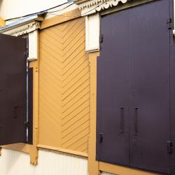 В настоящий момент подрядные организации работают на объектах по адресам: Океанский проспект, 13 и Светланская, 61. А оценить качество выполненных работ можно на примере обновленного фасада зданий по Светланской, 39 и 39в #14