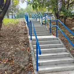 Одной из ключевых строек на сегодняшний день является лестница в районе дома №16 на улице Давыдова #6