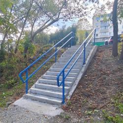 Одной из ключевых строек на сегодняшний день является лестница в районе дома №16 на улице Давыдова #7