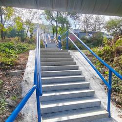 Одной из ключевых строек на сегодняшний день является лестница в районе дома №16 на улице Давыдова #8