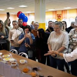 Гостям представили широкий ассортимент блюд, которые регулярно подаются детям #11