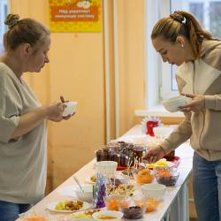 Гостям представили широкий ассортимент блюд, которые регулярно подаются детям #16