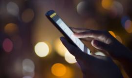 телефон в руке (1).jpg