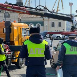 Наиболее проблемной зоной, где работа эвакуаторов оказалась особенно востребованной, стал район улицы Нейбута и Зелёного Бульвара #5