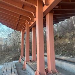 В Снеговой Пади завершаются работы по благоустройству парка: новые тропы, детские площадки и места для отдыха #10