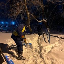 Уборка ведется во всех районах города #1