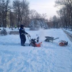 Уборка ведется во всех районах города #8