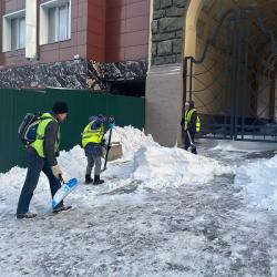 Уборка ведется во всех районах города #12