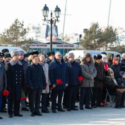 В памятном мероприятии приняли участие губернатор Приморского края Олег Кожемяко и глава Владивостока Константин Шестаков #8