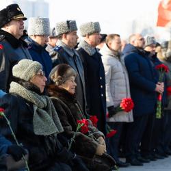 В памятном мероприятии приняли участие губернатор Приморского края Олег Кожемяко и глава Владивостока Константин Шестаков #13