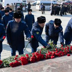 В памятном мероприятии приняли участие губернатор Приморского края Олег Кожемяко и глава Владивостока Константин Шестаков #24