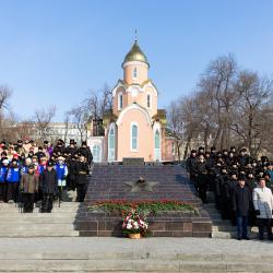 В памятном мероприятии приняли участие губернатор Приморского края Олег Кожемяко и глава Владивостока Константин Шестаков #27