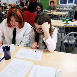 Гостям предложили оценить широкий ассортимент школьной столовой #6