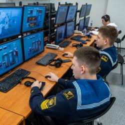 В финале межвузовского конкурса встретились 36 курсантов из шести профильных учебных заведений России. Лучшим молодым судоводителем страны вновь стала девушка #5