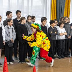 Во владивостокской школе №62 шумно встретили весну #2