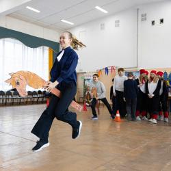 Во владивостокской школе №62 шумно встретили весну #9