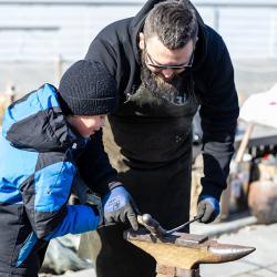 Горожане уже возложили цветы к Вечному огню и освоили навыки управления БПЛА #1