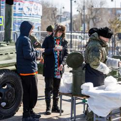 Горожане уже возложили цветы к Вечному огню и освоили навыки управления БПЛА #7