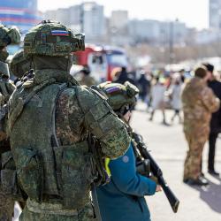 Горожане уже возложили цветы к Вечному огню и освоили навыки управления БПЛА #11