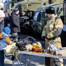 Горожане уже возложили цветы к Вечному огню и освоили навыки управления БПЛА #14