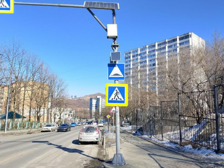Na-ulitsakh-Vladivostoka-ustanovili-novye-dorozhnye-znaki.jpg
