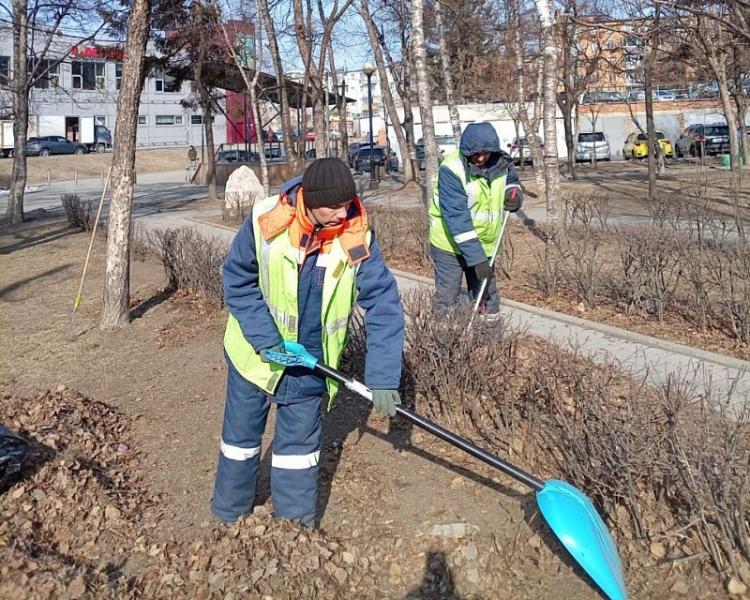 Zelenye-zony-Vladivostoka-gotovyat-k-letnemu-sezonu-_4_.jpg
