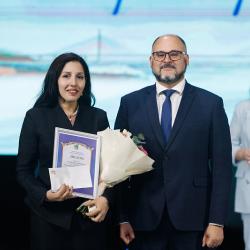 Глава Владивостока Константин Шестаков лично поздравил финалистов и вручил награды #1