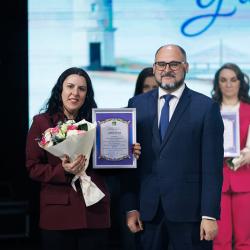 Глава Владивостока Константин Шестаков лично поздравил финалистов и вручил награды #4