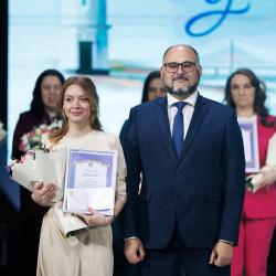 Глава Владивостока Константин Шестаков лично поздравил финалистов и вручил награды #7