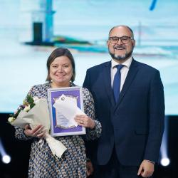 Глава Владивостока Константин Шестаков лично поздравил финалистов и вручил награды #13