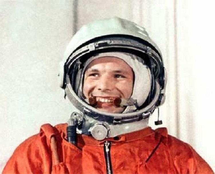 yurii-gagarin-v-skafandre-aprel-1961-goda-zpffyhnx-1586675641.t.jpg