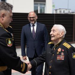 За верность флоту, ратное мастерство и сохранение традиций моряков-подводников Владимир Майстер получил памятный знак в честь 120-летия подводных сил России #5