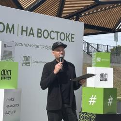 Застройщик сдал первый дом и вместе с жильцами высадил будущую аллею #5