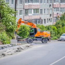 Специалистам предстоит отремонтировать подпорные стены, проложить сети ливневой канализации, оборудовать новые тротуары и парковочные места #4