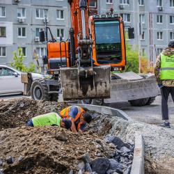 Специалистам предстоит отремонтировать подпорные стены, проложить сети ливневой канализации, оборудовать новые тротуары и парковочные места #6