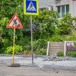Специалистам предстоит отремонтировать подпорные стены, проложить сети ливневой канализации, оборудовать новые тротуары и парковочные места #10