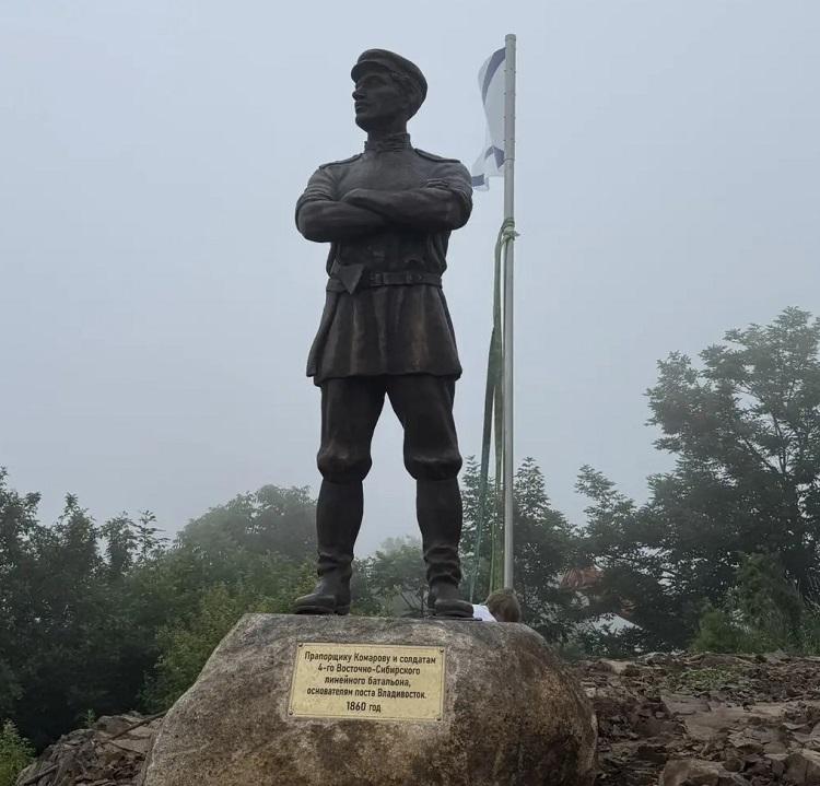 Praporshchik-Komarov.jpg