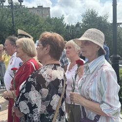 В сквере, где покоится прах великого генерал-губернатора, прошли памятный митинг, чтение архивных документов и торжественное возложение цветов #4