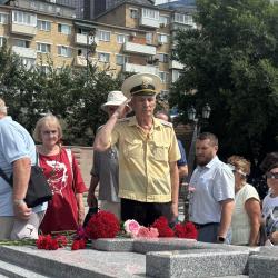 В сквере, где покоится прах великого генерал-губернатора, прошли памятный митинг, чтение архивных документов и торжественное возложение цветов #7