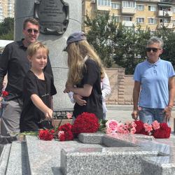 В сквере, где покоится прах великого генерал-губернатора, прошли памятный митинг, чтение архивных документов и торжественное возложение цветов #10