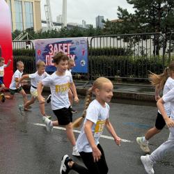 Несмотря на дождь, юные спортсмены преодолели 500-метровую дистанцию по Корабельной набережной #6