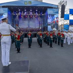 В программе смотра заявлены произведения разных жанров: от классики и военных маршей до саундтреков к известным фильмам и современных хитов в необычных аранжировках #5