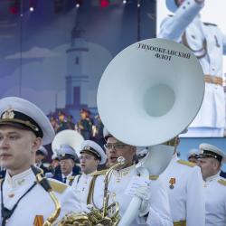 В программе смотра заявлены произведения разных жанров: от классики и военных маршей до саундтреков к известным фильмам и современных хитов в необычных аранжировках #7