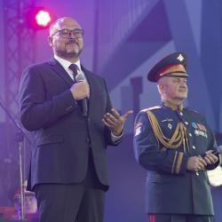 В программе смотра заявлены произведения разных жанров: от классики и военных маршей до саундтреков к известным фильмам и современных хитов в необычных аранжировках #17
